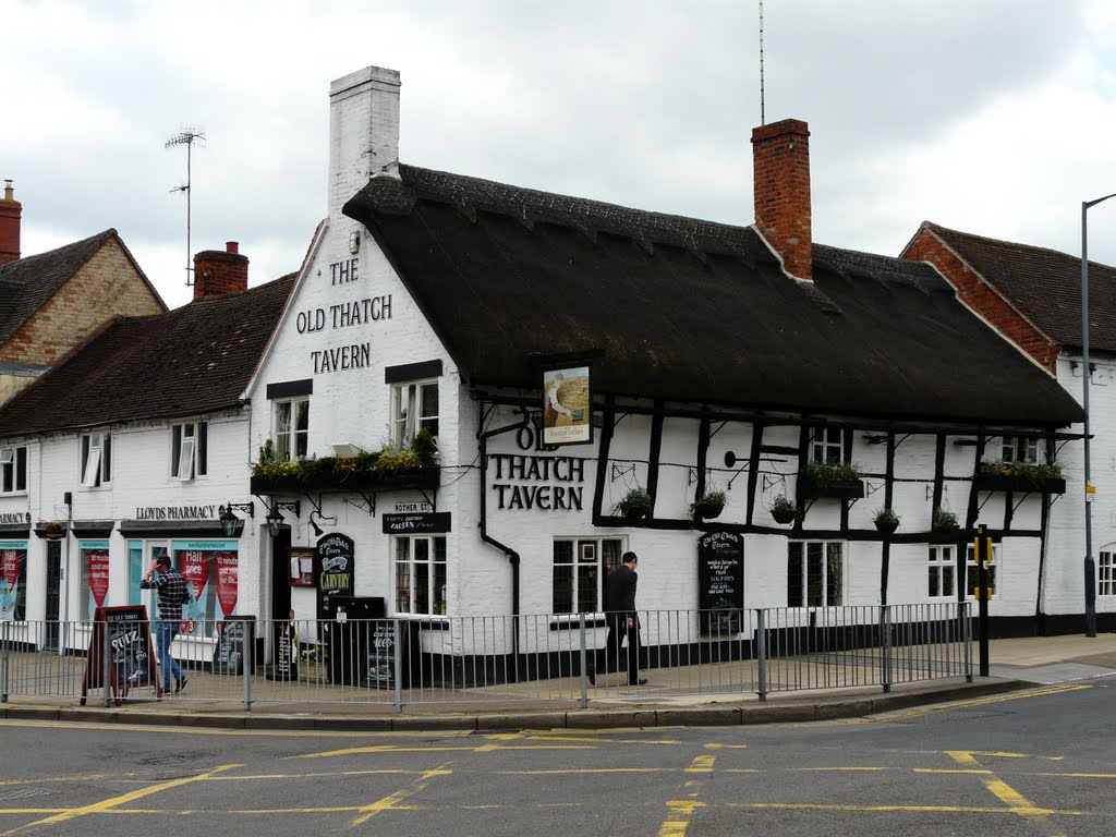 The Old Thatch Tavern in Stratford Upon Avon, UK. by Nicola Europa 2010