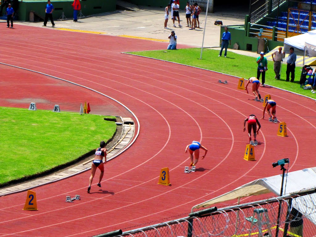 Estadio Mateo Flores - Competencias Centro Americanas 2010 by Flavio Quijivix