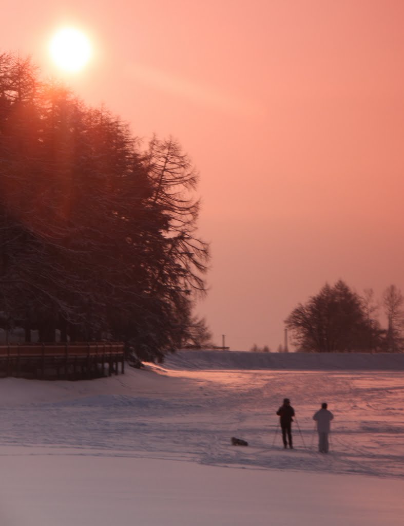 Crans-Montnana - l'Etang Long gelé, à l'aurore by Charly-G. Arbellay