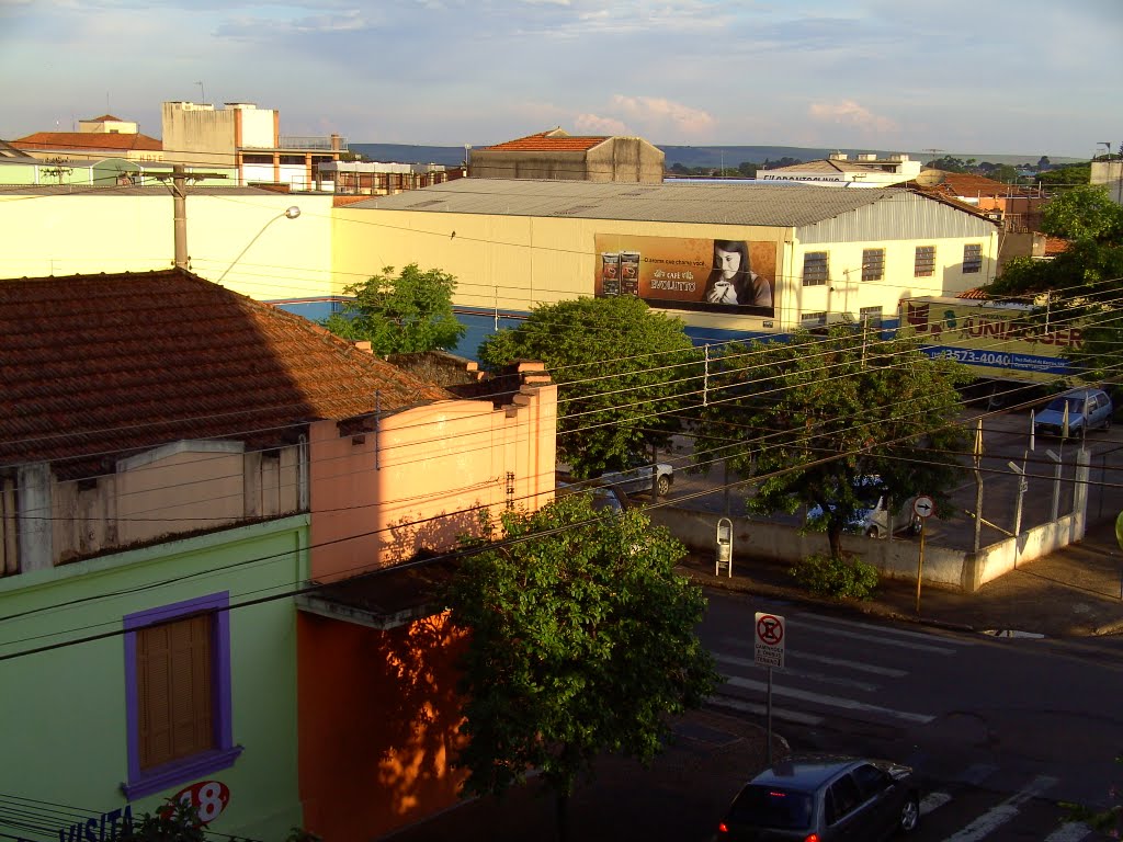 Esquina da rua João Pessoa, Leme, SP, Brasil by Caio Graco Machado