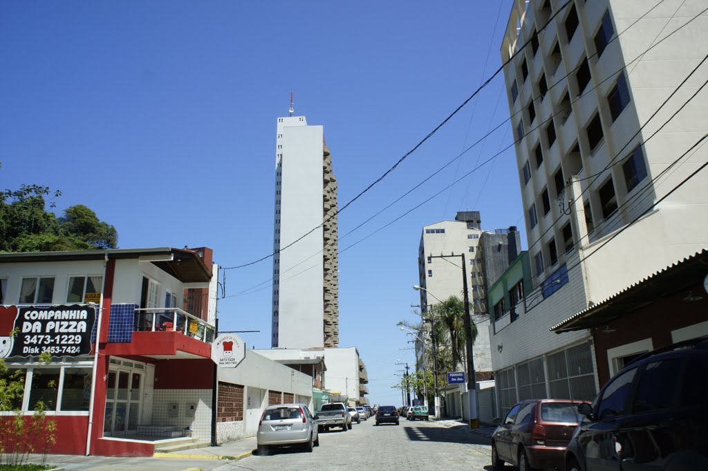 Centro de Caiobá - Paraná - Brasil by Paulo Yuji Takarada