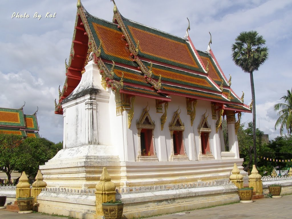 Church Wat Thung Si Muang. by Kot-Adventure