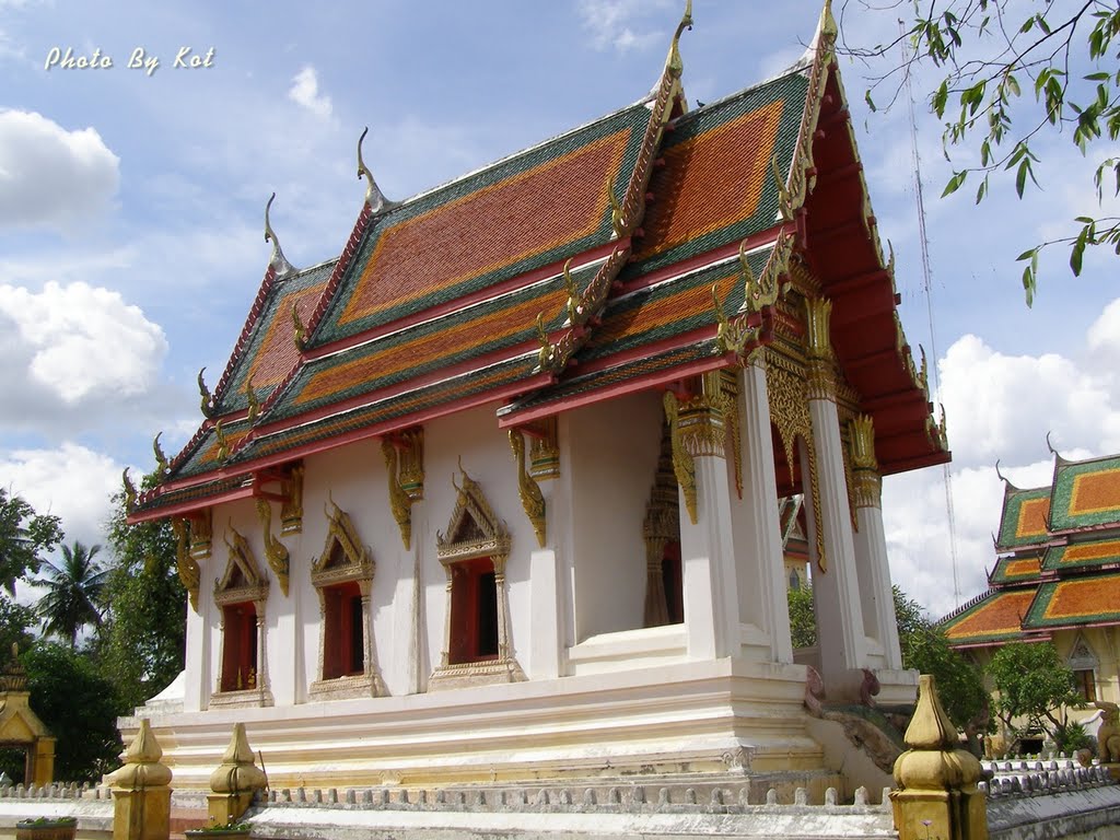 Church Wat Thung Si Muang. by Kot-Adventure