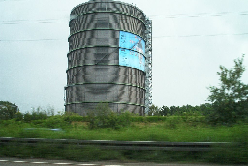 Gasometer von der A42 aus. by werbehelden.de