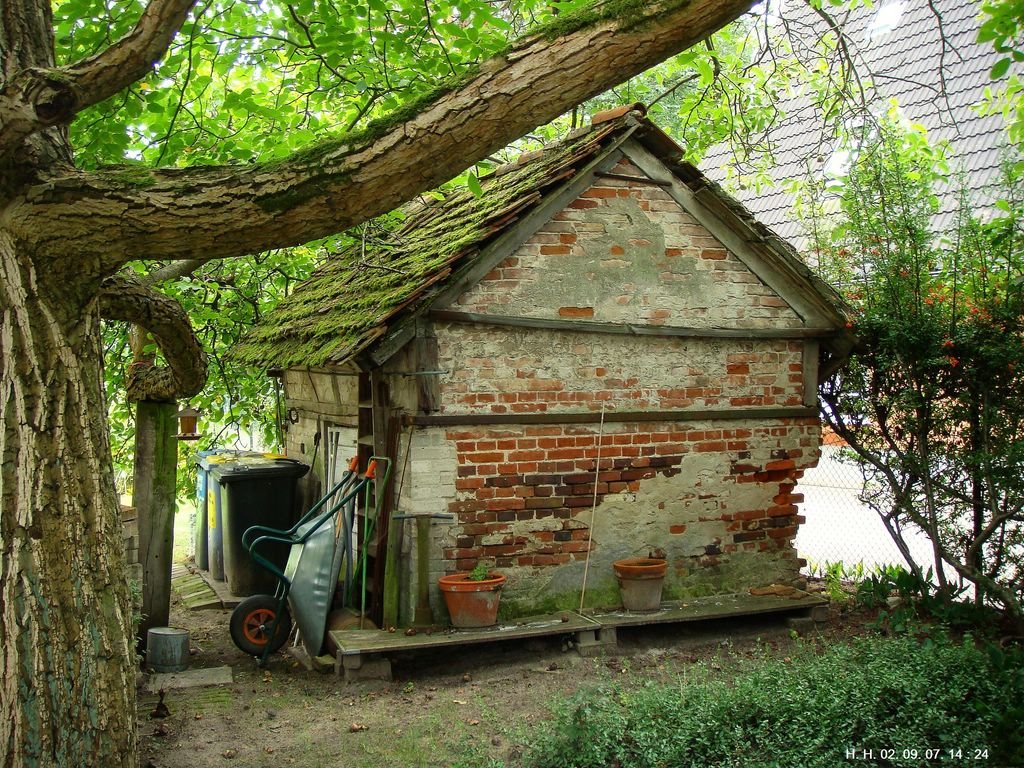 Einer der Schönsten alten Schuppen in Kladow. by H. Hönow