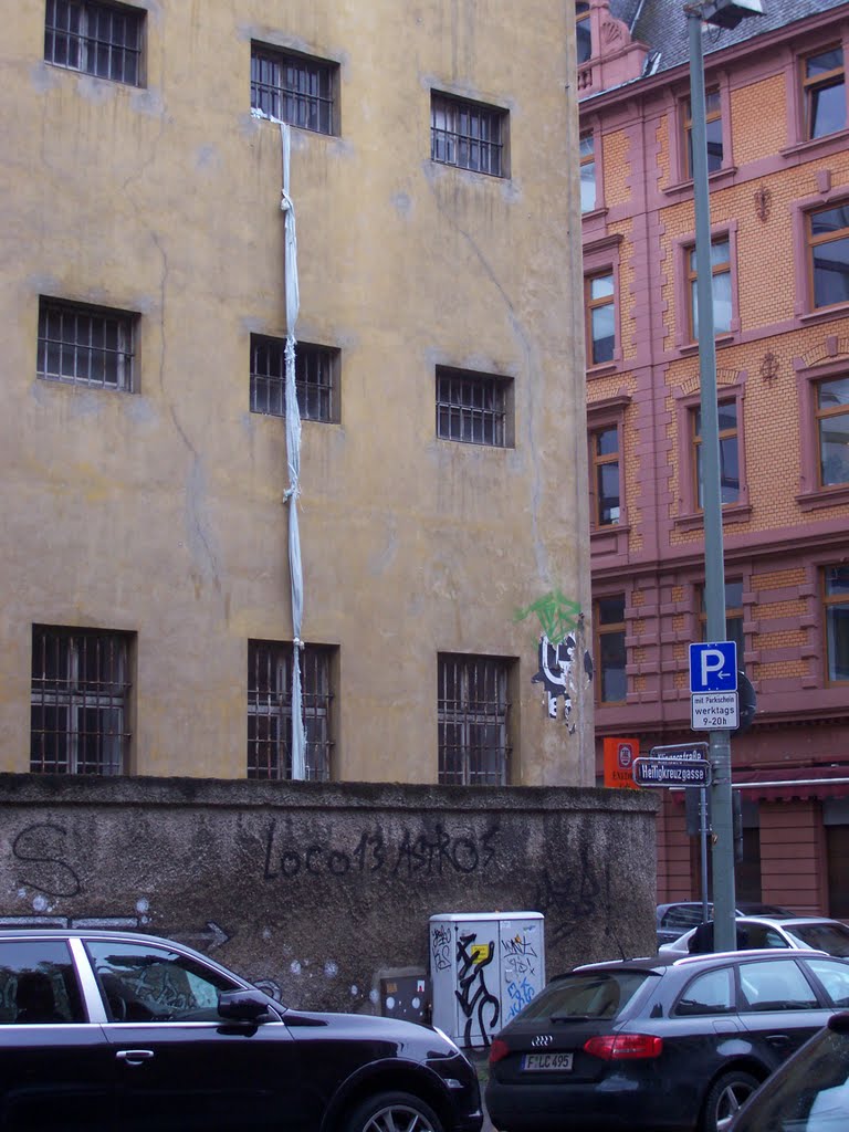 Jemand hat sich vielleicht abgeseilt von dem ehm Gefängniss an der Klapperfeldstrasse / It looks like someone just escaped from former Prison on the Klapperfeldstrasse by kordar