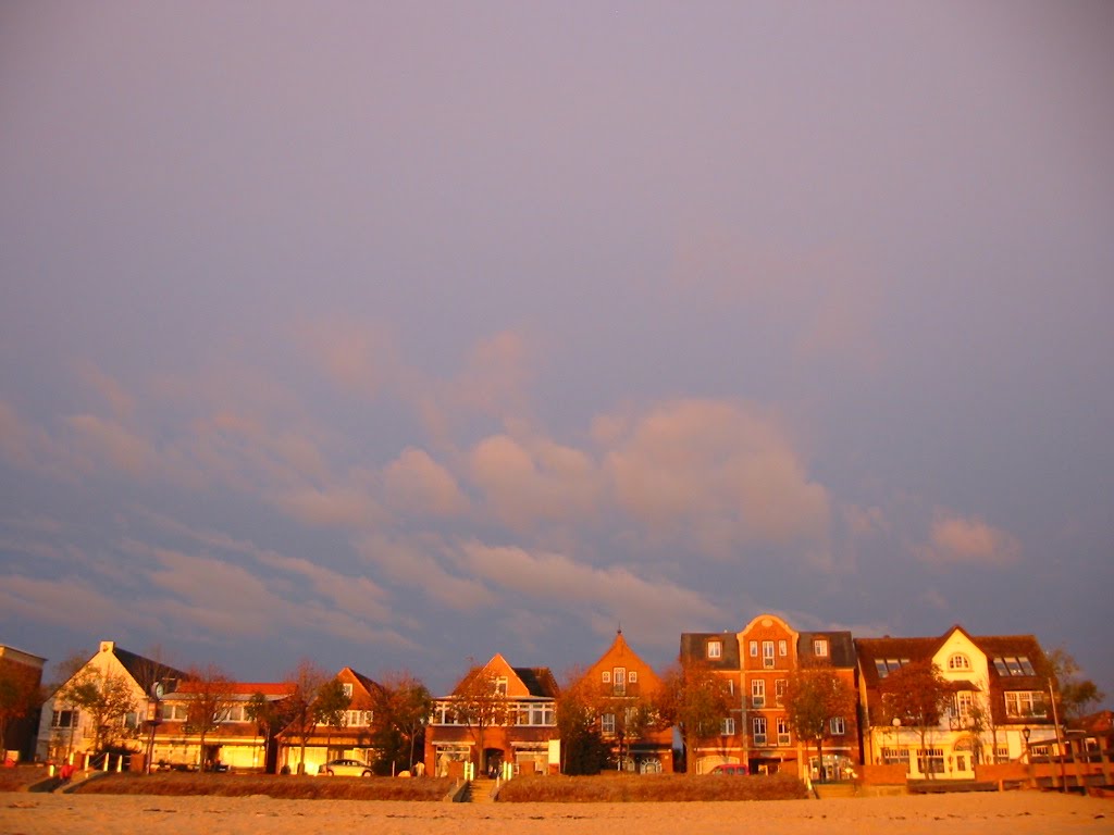 Sandwall bei Sonnenaufgang von der Mittelbrücke aus by inselfriseur