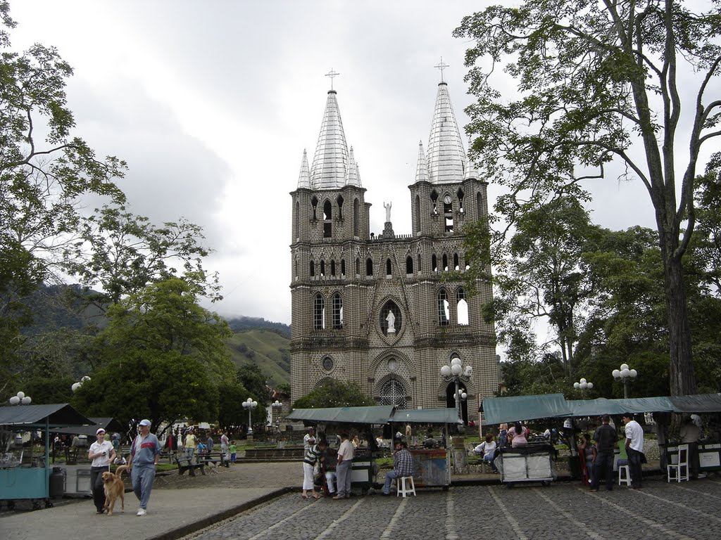 Parque e iglesia del municipio de Jardín by alejandrino tobon