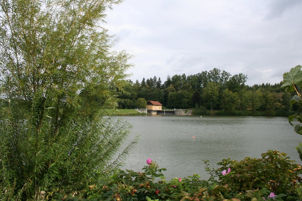 Haus vom Wasserverband obere Jagst am Bucher Stausee (Sep. 2007) by MarioHofmann