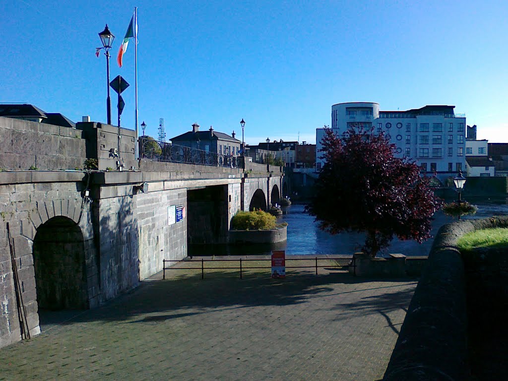 Athlone Bridge [Droichead Bhaile Átha Luain] by Daciuk