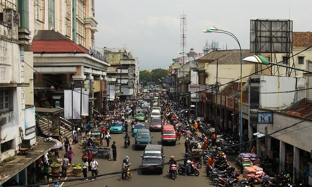 Pasar Baru jalan Otista, Bandung by nizar kauzar