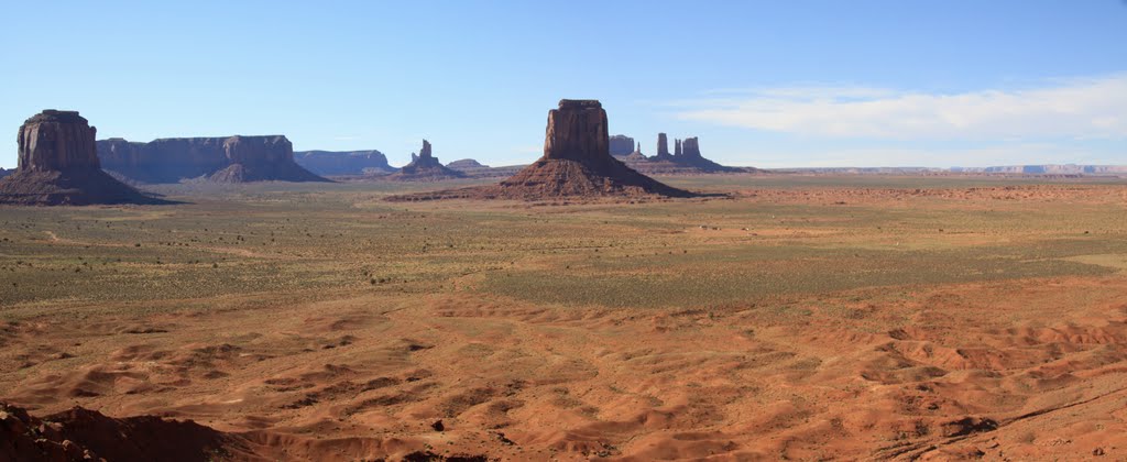 Monument Valley Panorama by GianlucaG