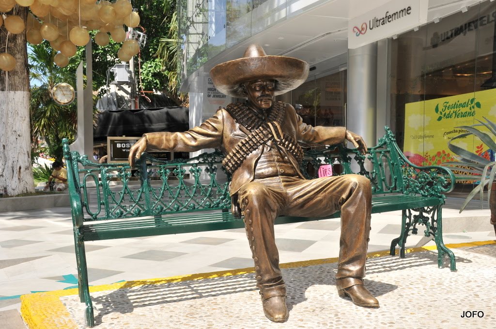 Statuette in Playa Del Carmen by JOFO Rupchini