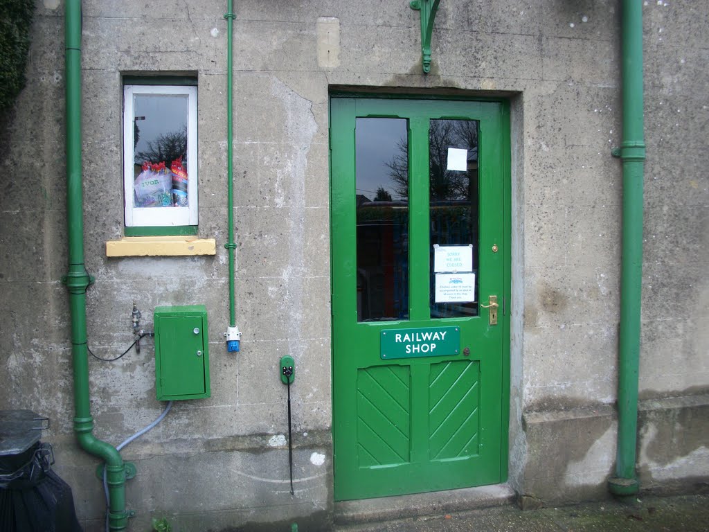 The green doorway of the Ropley railway shop by Robert'sGoogleEarthPictures