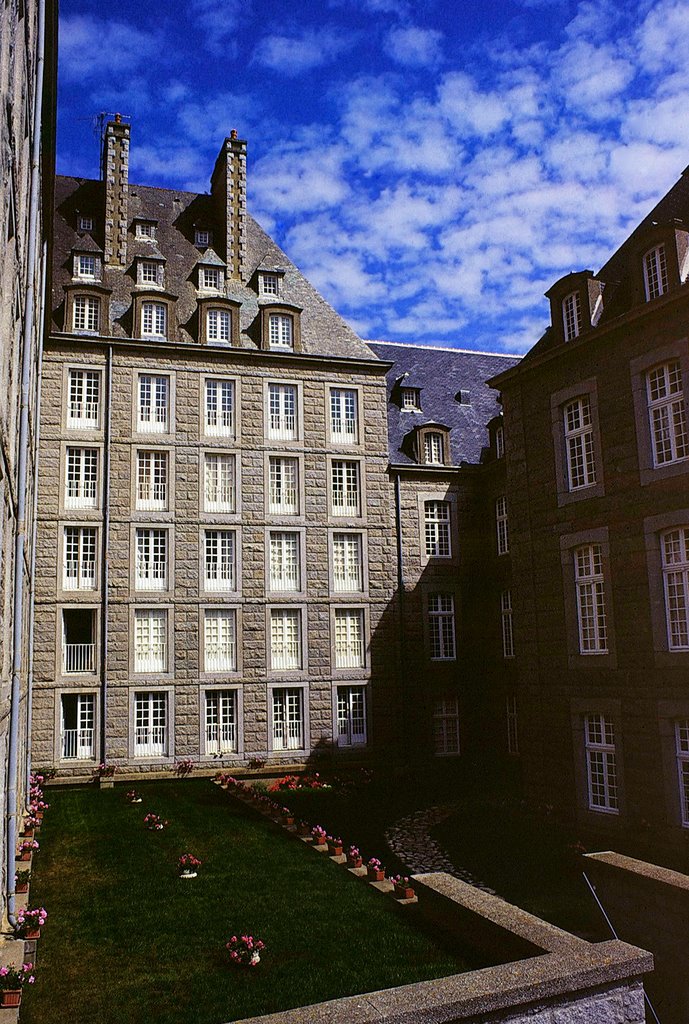 Saint Malo, palazzi, agosto 2001 by Marco Ferrari