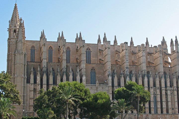 Catedral by Víctor Cespón