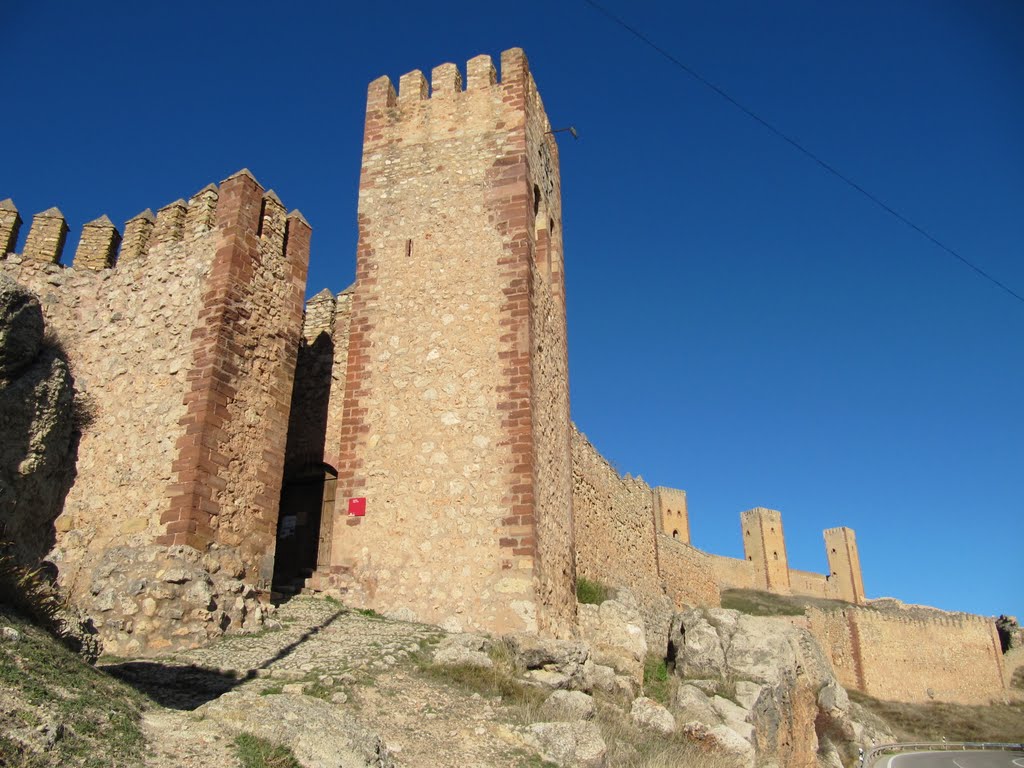 Fortaleza de origen árabe de Molina de Aragón. by Asenvi