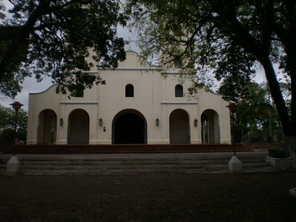 Catedral Carapegua by Daniel Acuna