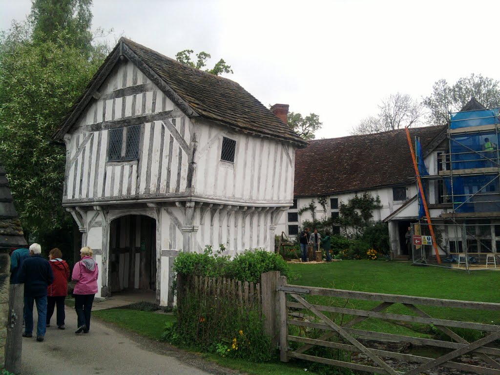 Gatehouse at Brockhampton Hall by gary10