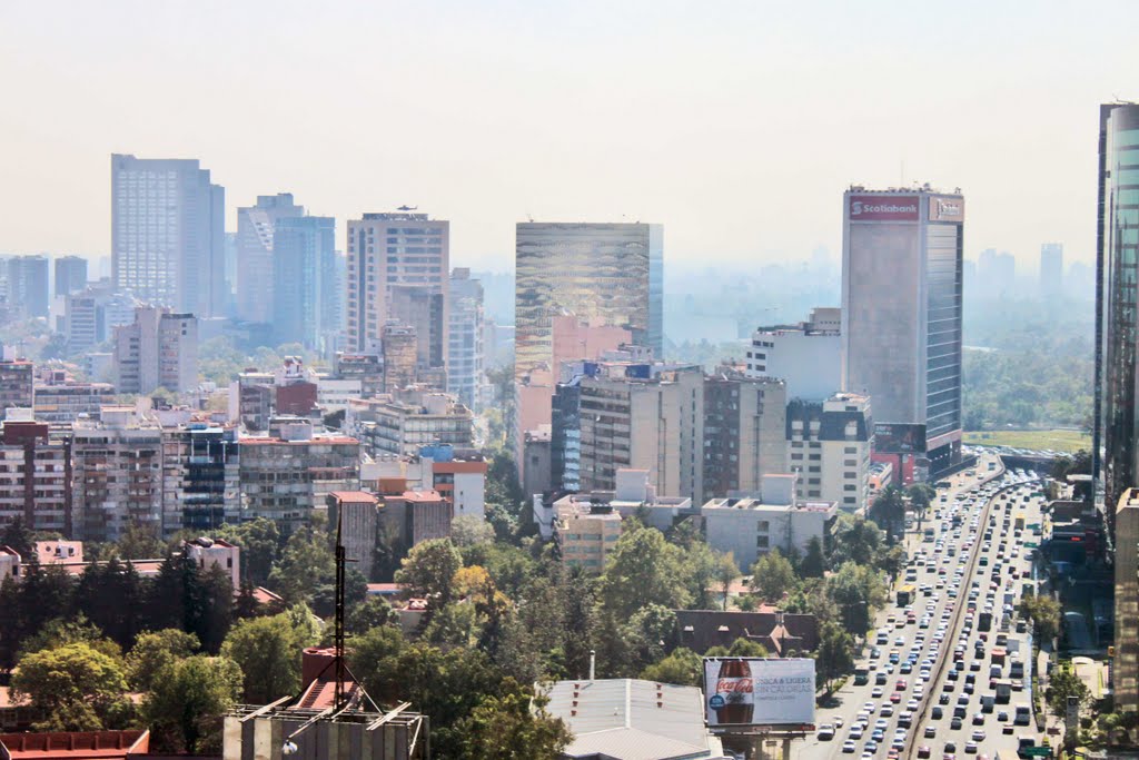 22-10-2010 Vista desde Edificio "Canon" en Periférico. by Esteban M. Luna (esmol). by ESTEBAN M. LUNA