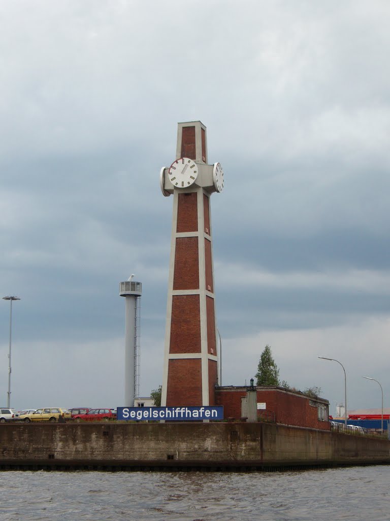 Clock tower at UNIKAI Terminals of port of Hamburg by IPAAT