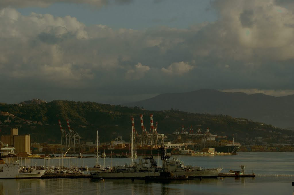 La Spezia - porto by Attilio Giacchè