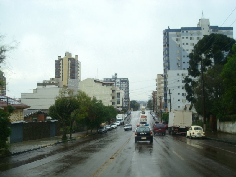 Erechim - Vista da Rua Santa Catarina em direção a Avenida Sete by Daubi