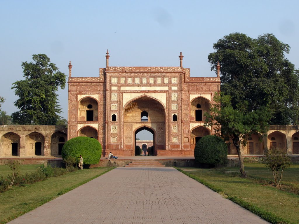 Noor ud din Muhammad Jahangir Tomb by Waheed Ashraf