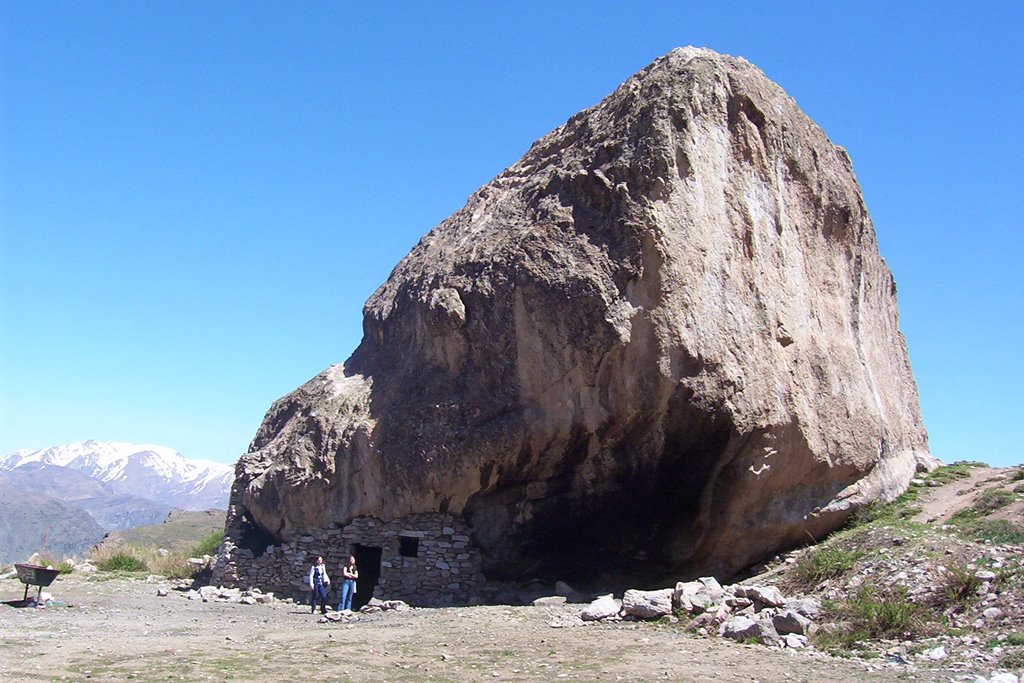 Valle Nevado, Chile, La casa de piedra by Oscar Solares