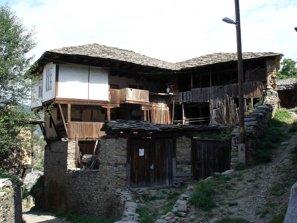 Old house Kovachevica by mantovski