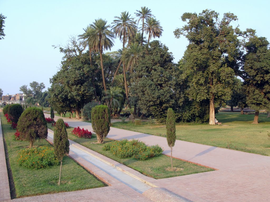 Noor ud din Muhammad Jahangir Tomb by Waheed Ashraf