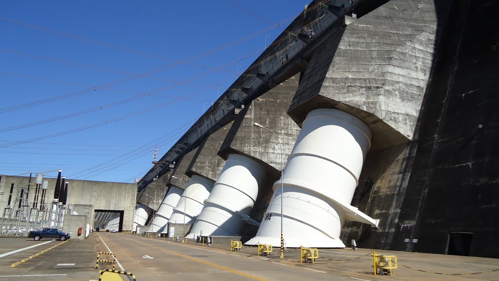 Condutos forçados da Binacional Itaipú - Brasil/Paraguai by Maverick75