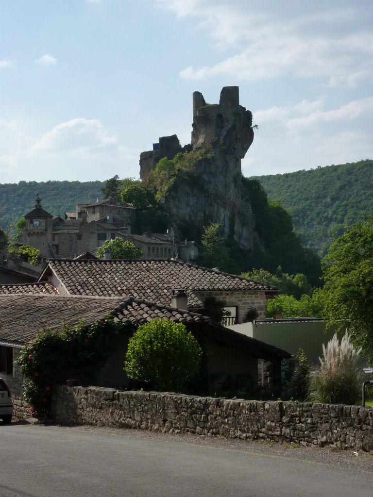 Penne Castle - Overhanging Fortress! by Adrian Farwell