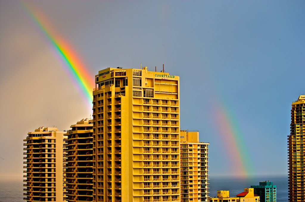 Surfers Paradise by Zenn Maar