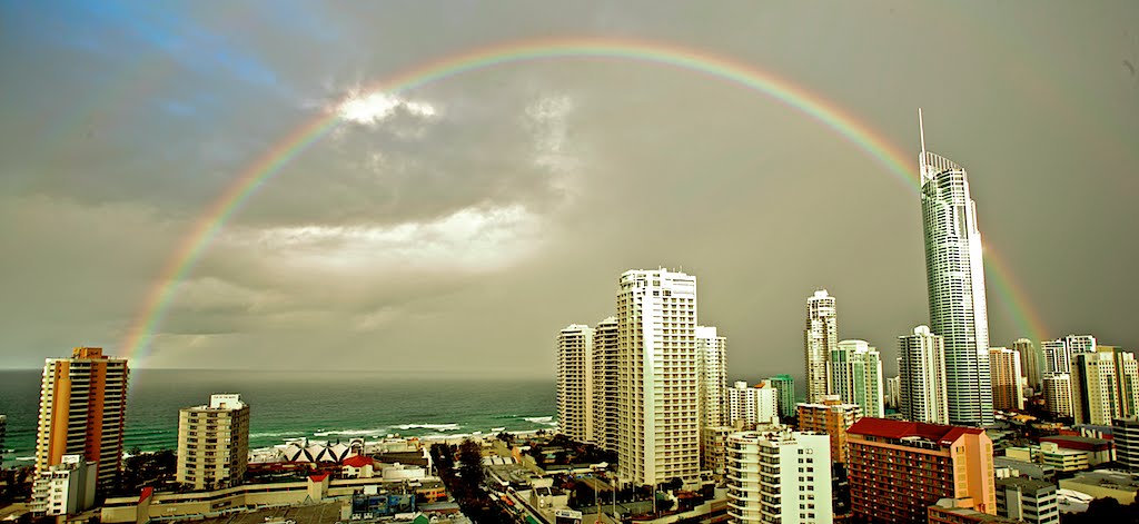 Gold Coast QLD Australia by Zenn Maar