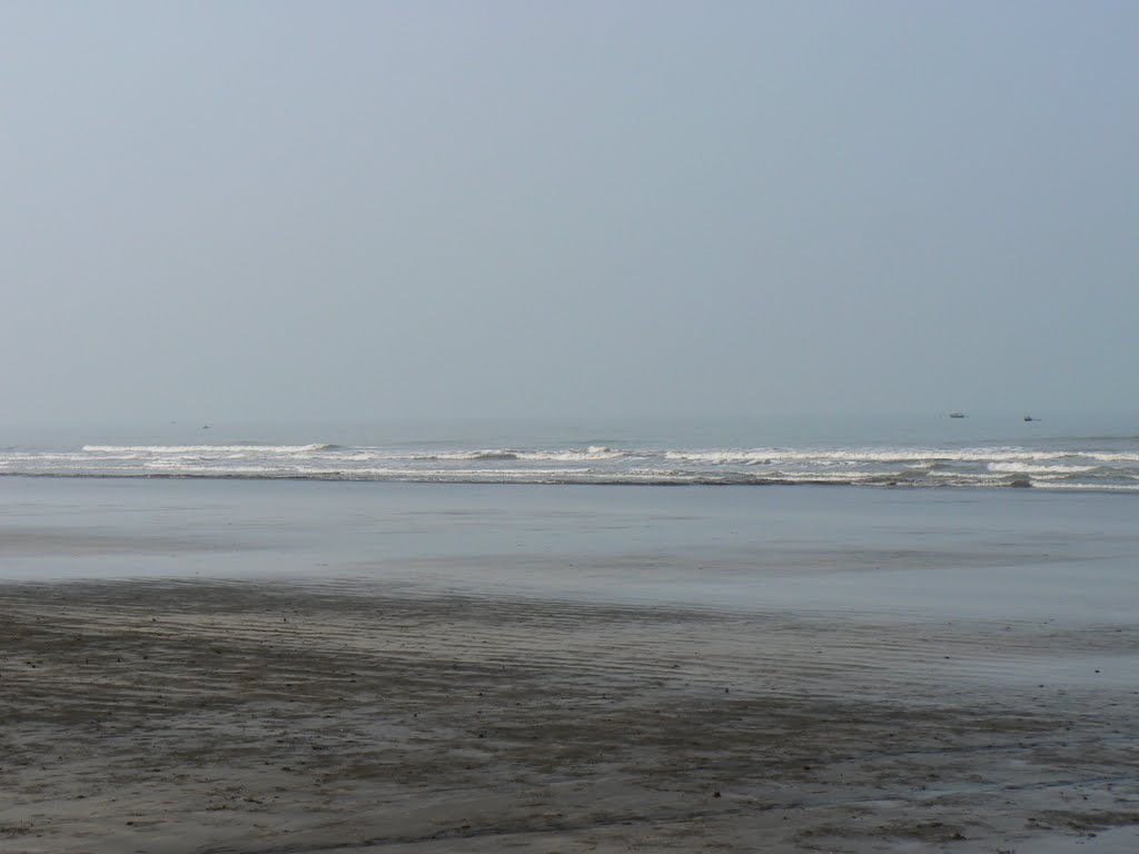 Harnay-Murud Beach near Dapoli by Vilas Khote