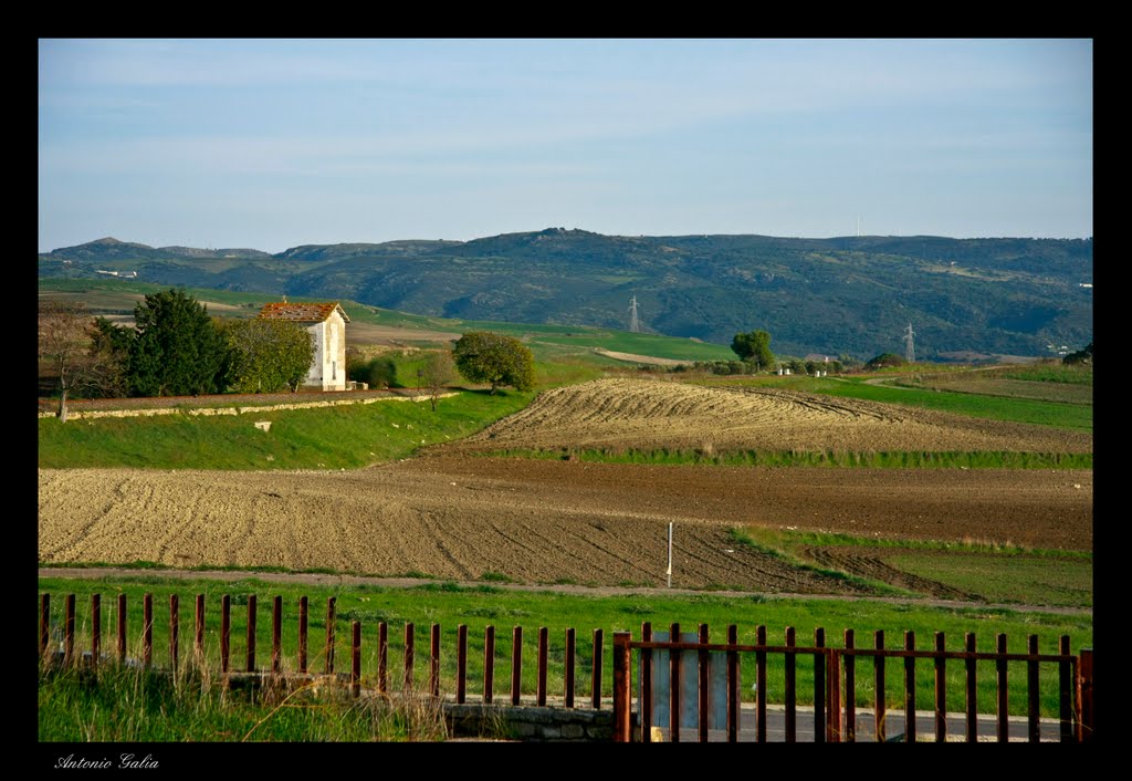 Vista dal Nuraghe Piscu by Antonio Galia