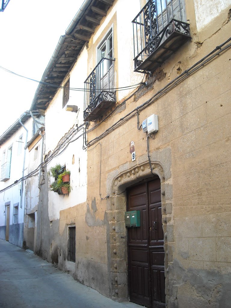 Casona antigua en Jarandilla. Octubre de 2009 by viajeroandaluz