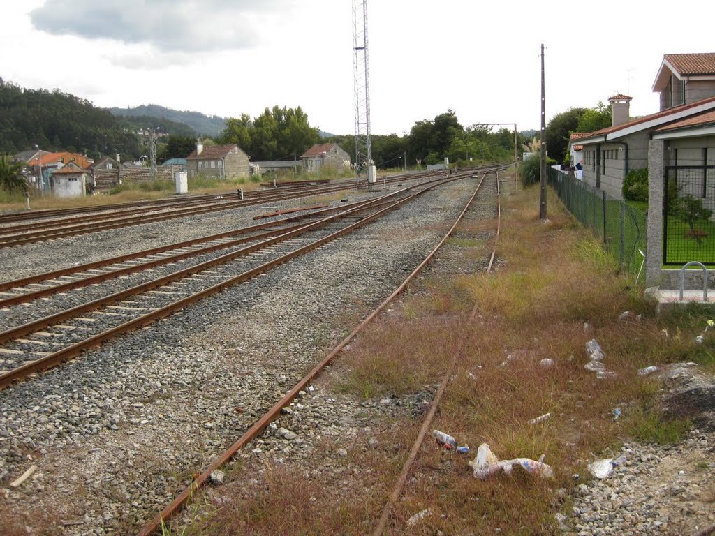 Estación de tren de Pontevedra by Javi King