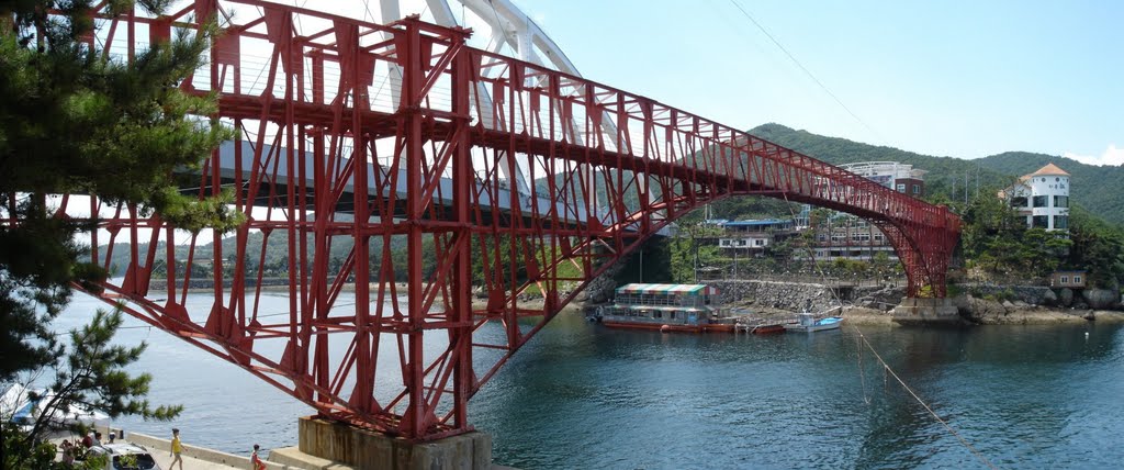 View to Jeodoyeonyuk bridge from below (Jeo-do-yeonyuk-kyo) by o.b.