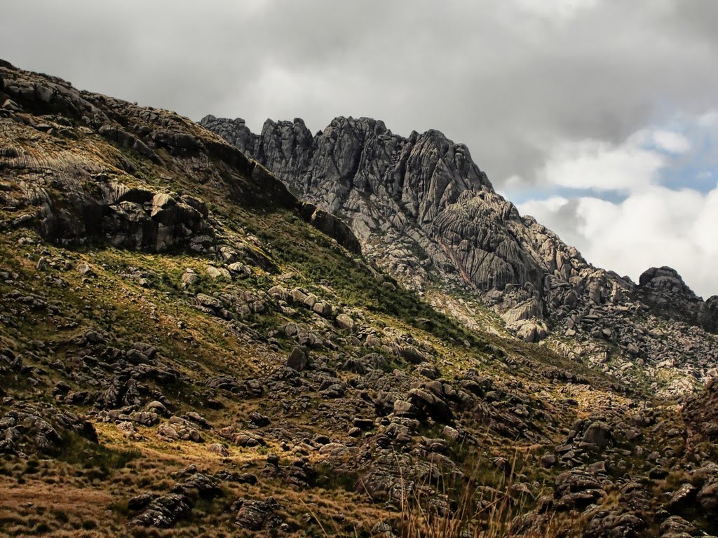 Agulhas Negras Peak by pedromarga