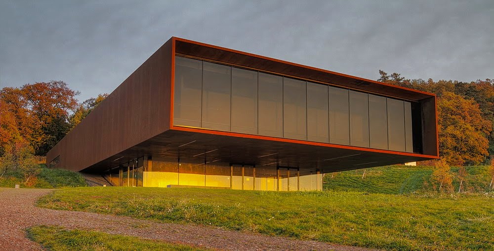 Museum am Glauberg im Morgenlicht by Ingo Weber