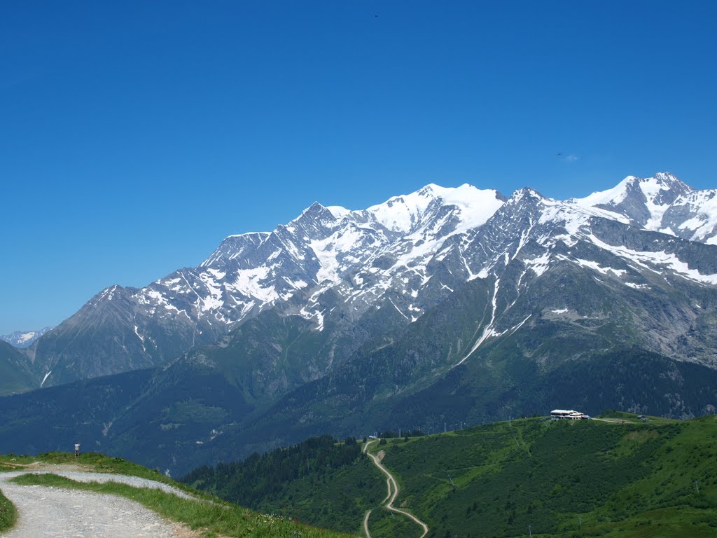 Uitzicht van Le Col du Joly op Le Massif du Mont Blanc by Wim Constant