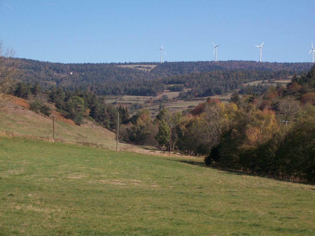 Eoliennes sur les hauteurs de St Etienne de Lugdarès en Ardèche by L'Etoile