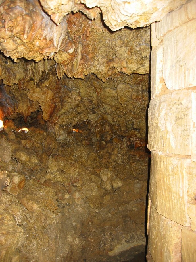 Malta_Gozo_Xaghra_Xerris Grotto_Small Stalactical Cave under House by Danko Remek