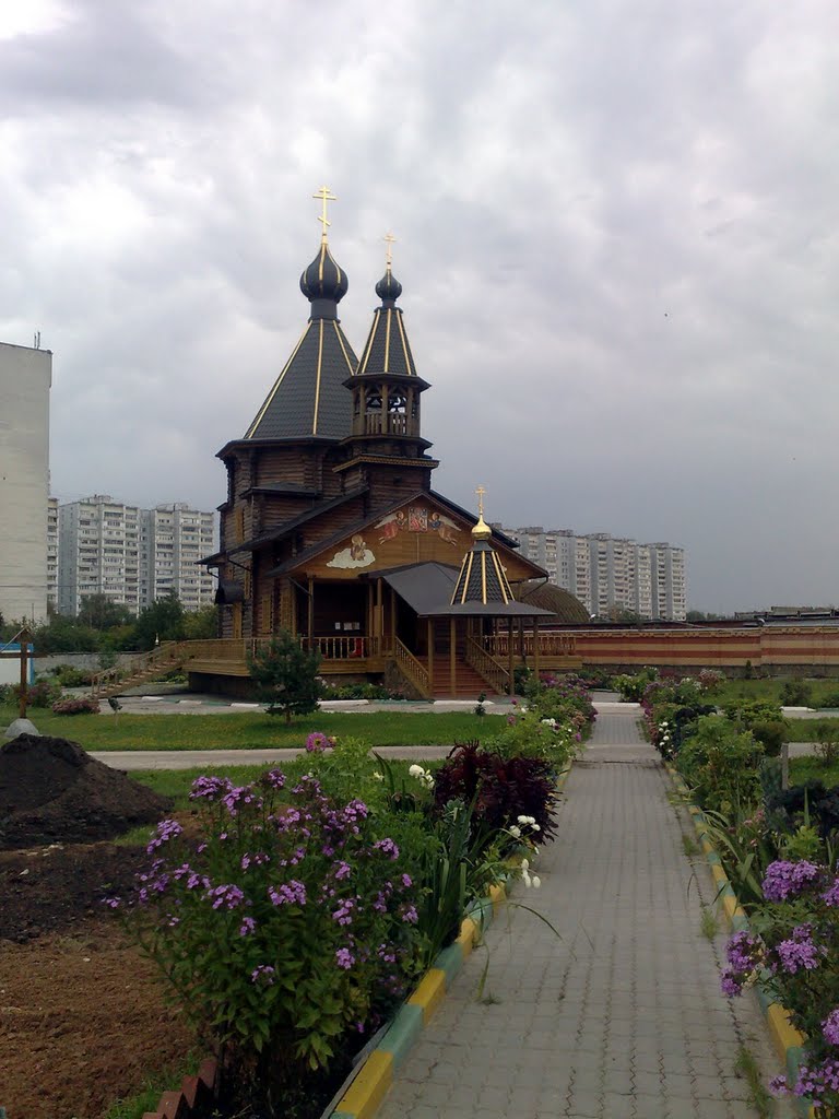 Церковь в честь иконы Божьей Матери "Троеручица" в Орехово-Борисово by AleksanderArt