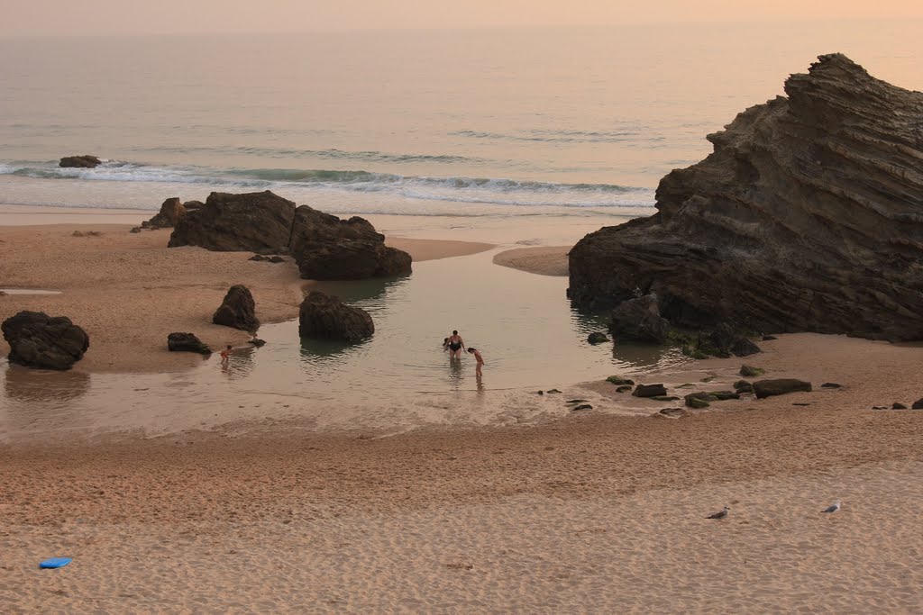 Praia Da Samoqueira by Silvanna & Rui