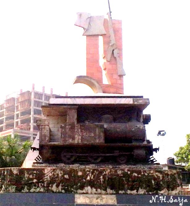 Monument of martyr (railway employees) of liberation war - কমলাপুর রেলওয়ে স্টেশন by Dr.N.H.Sarja