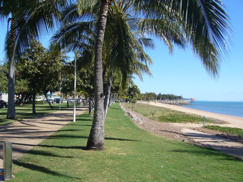 Townsville, Queensland, Australia by cheapchippy