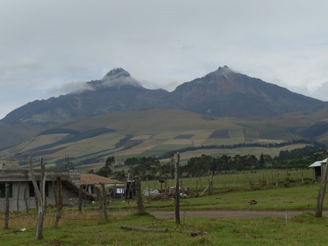 The Ilinizas seen from Chaupí by nanoktom